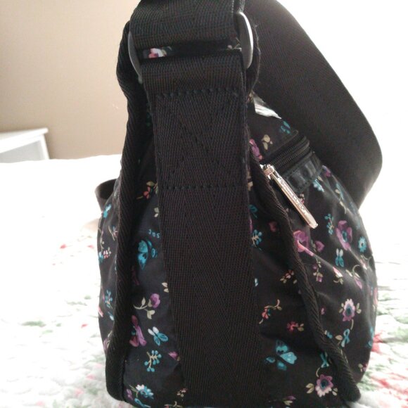Nwot, black floral lesportsac crossbody. - Picture 5 of 16